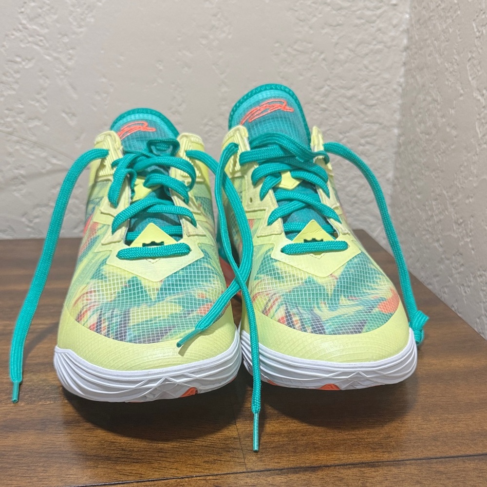Nike LeBron Men's Low Sneaker